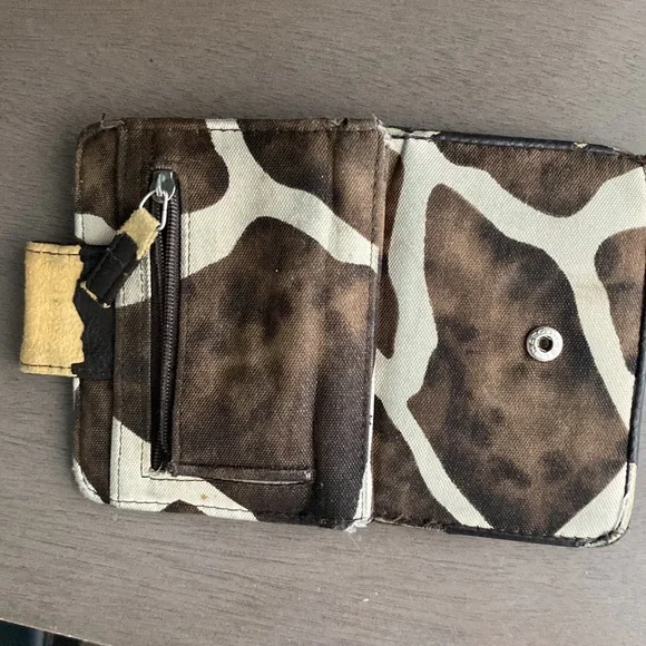 Tan and brown camo print wallet - Picture 13 of 15